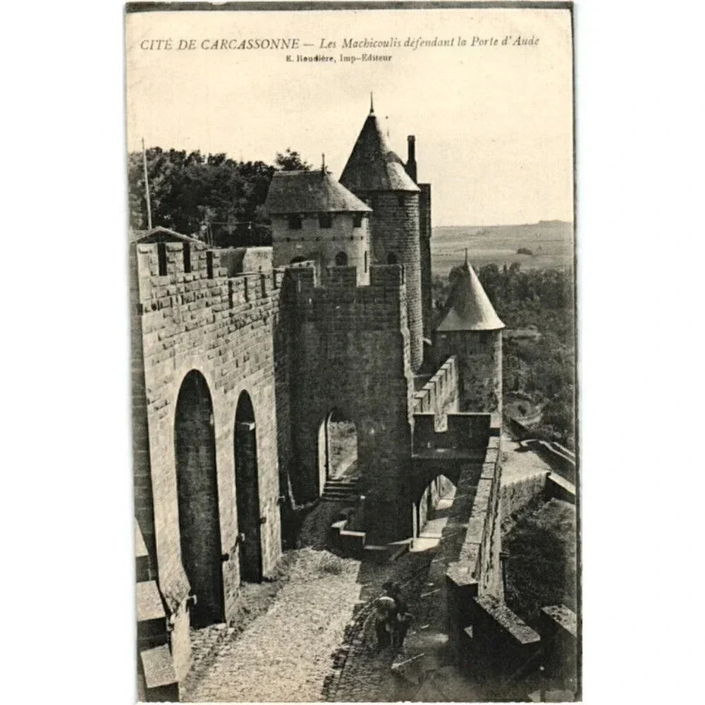CITÉ DE CARCASSONNE - Les Machicoulis defendant la Porte d'Aude Postcard